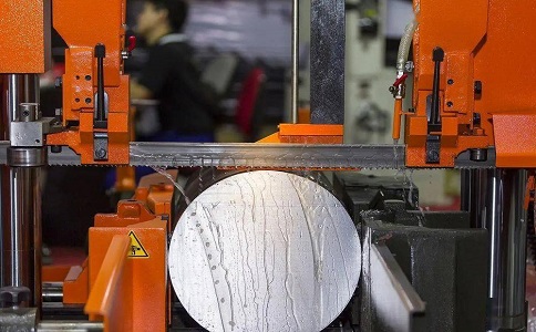 平桂立式金属带锯床切削出现跑带故障解决方法！